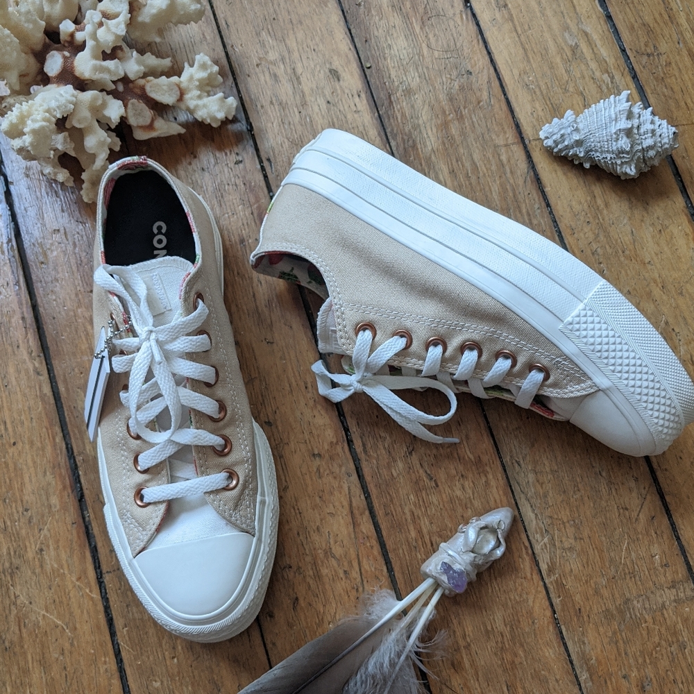 Converse - Picture 3 of 8